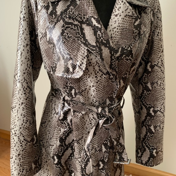 Faux snakeskin trench coat size 6 - Picture 7 of 9